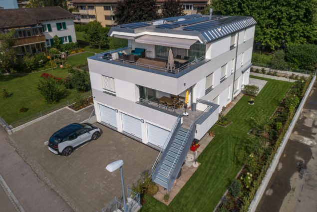 Referenzcase Neubau Dreifamilienhaus Eichenweg in Embrach mit Photovoltaik Anlage