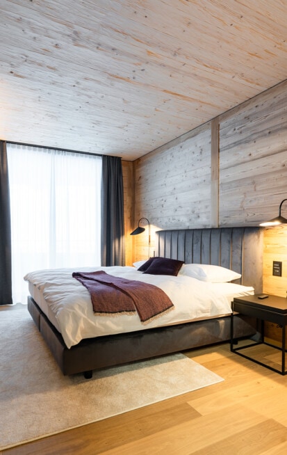 Referenzcase Swiss Property Neubau der TurmfalkeSuites Elektrotechnik -Schlafzimmer