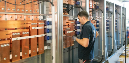Ökologie im Schaltschrank: Mit einer intelligent konstruierten Energieversorgung CO₂ und Betriebskosten sparen Featured Image
