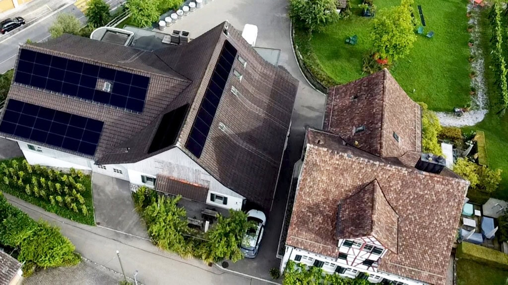 Referenz: Aufdach PV-Anlage Weingut in Uetikon am See