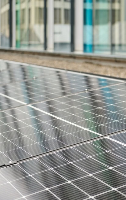 Referenz: PV-Anlage im Contracting-Modell für die voestalpine High Performance Metals Schweiz AG