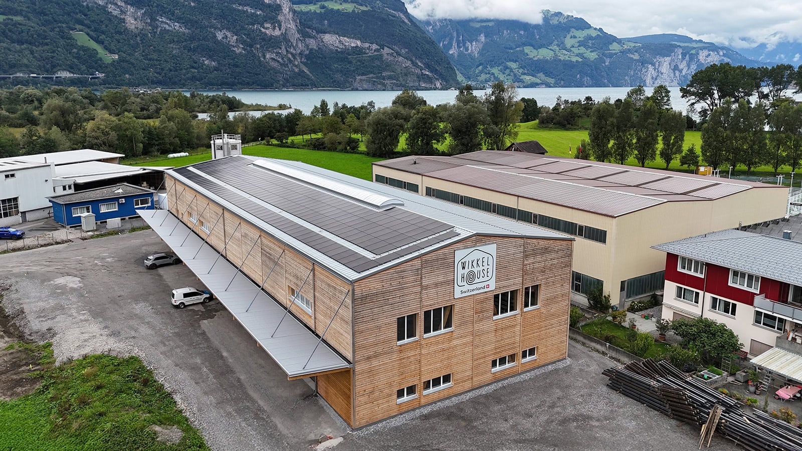 PV-Anlage auf der Produktionshalle der THS Aschoren AG in Flüelen